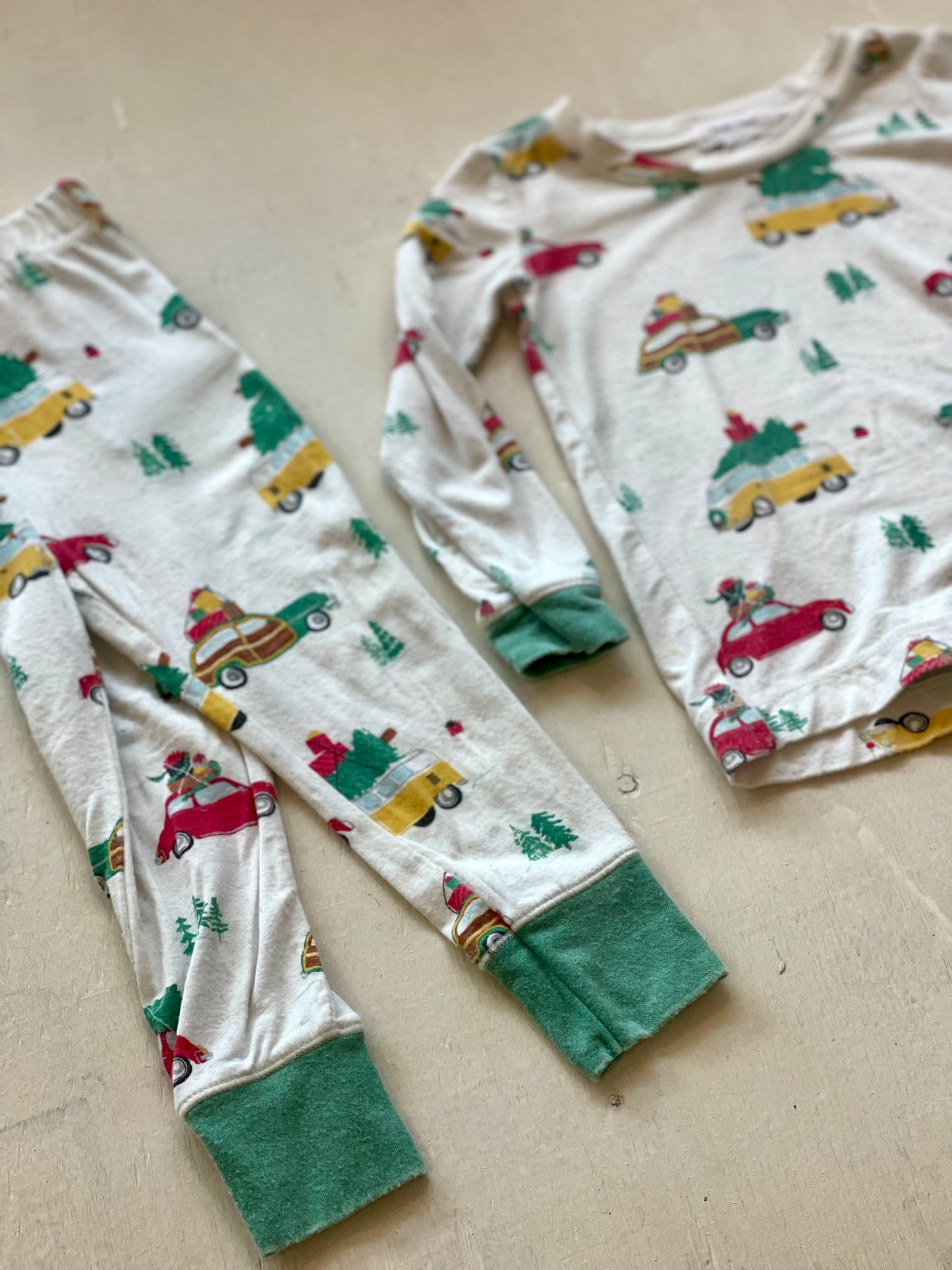 Pyjama deux pièces 12-18M, par Angel Dear