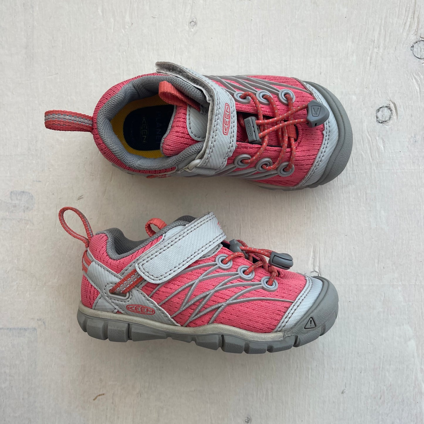 Chaussures 8US, par Keen