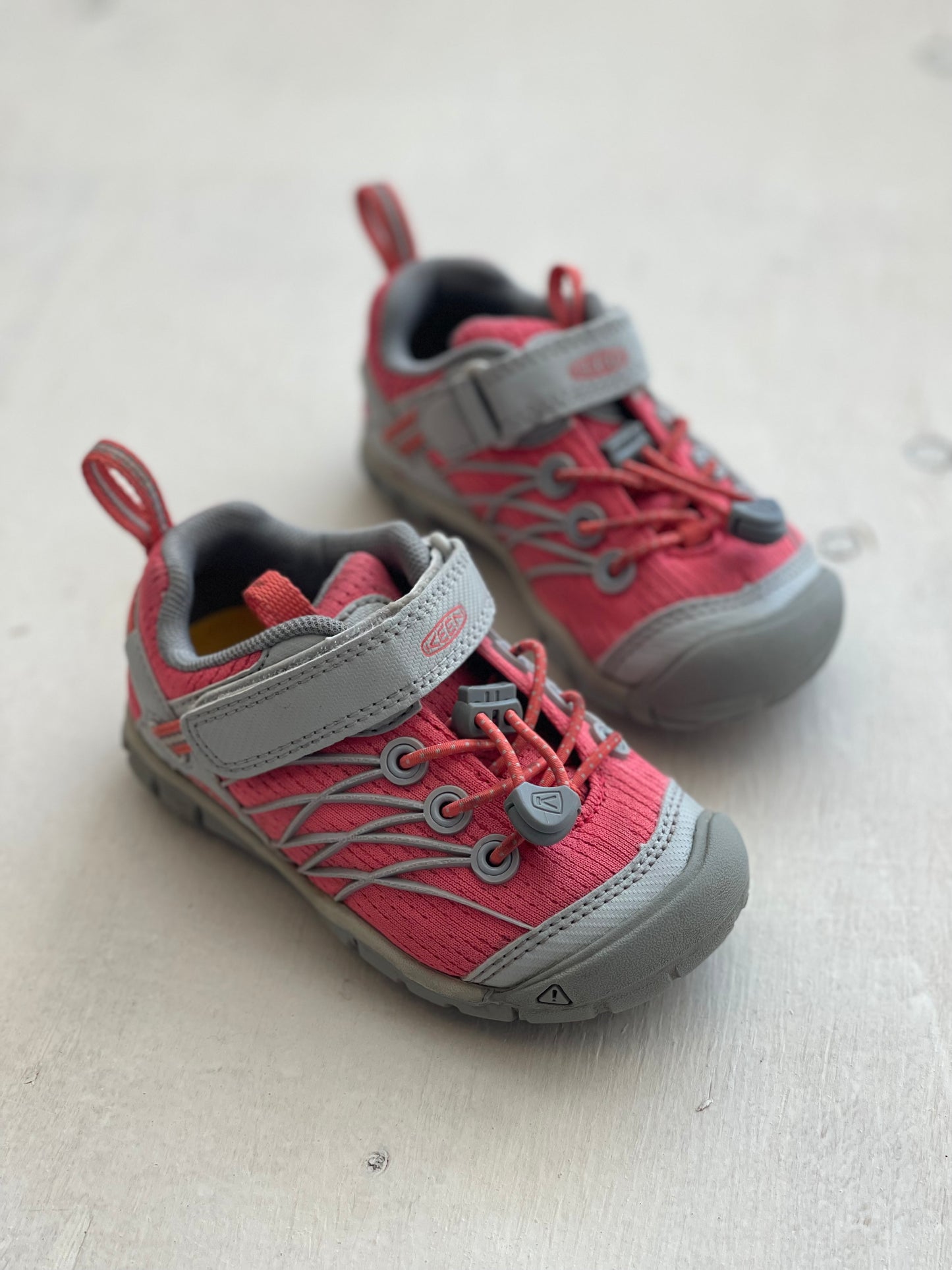 Chaussures 8US, par Keen