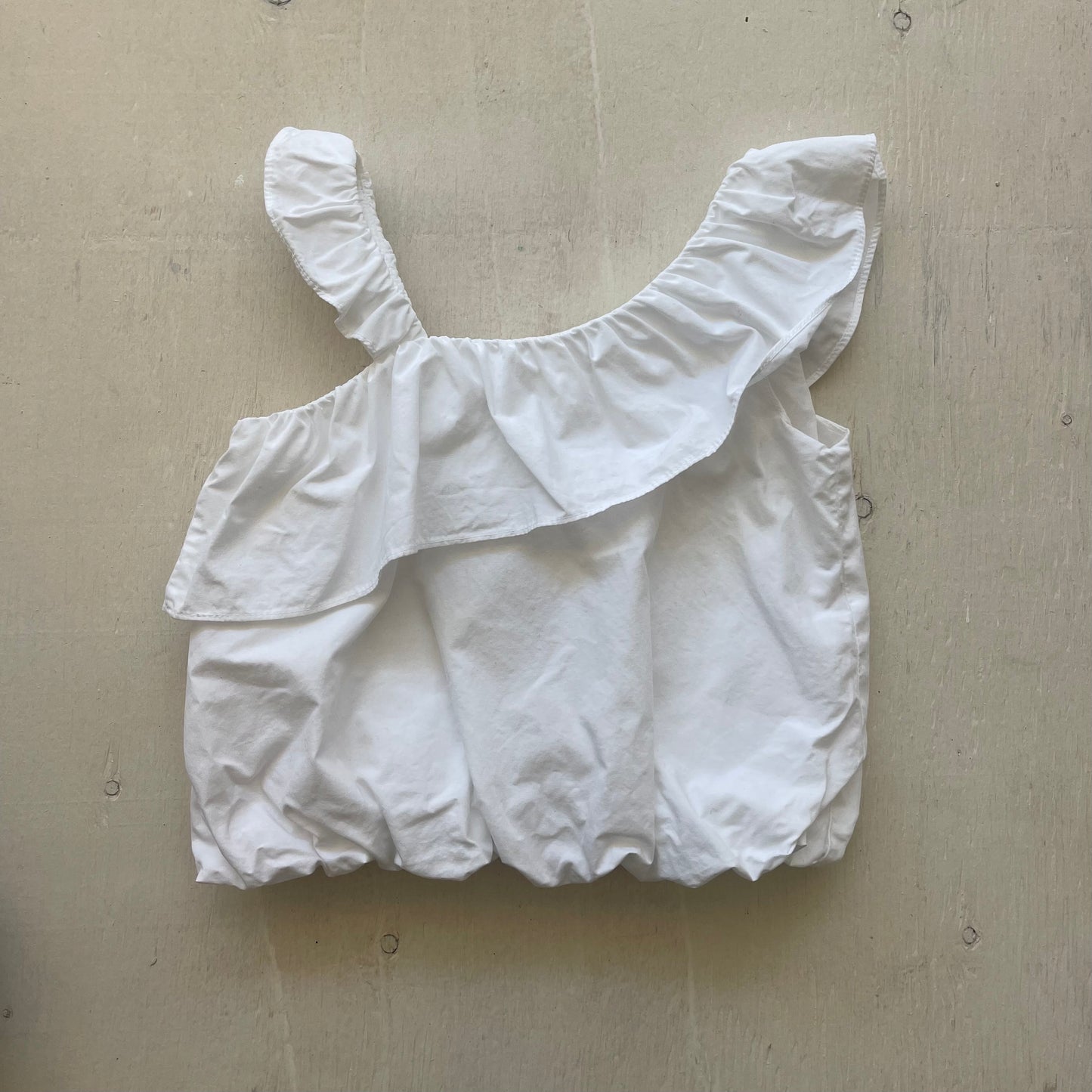 Haut asymétrique 8Y, par Zara