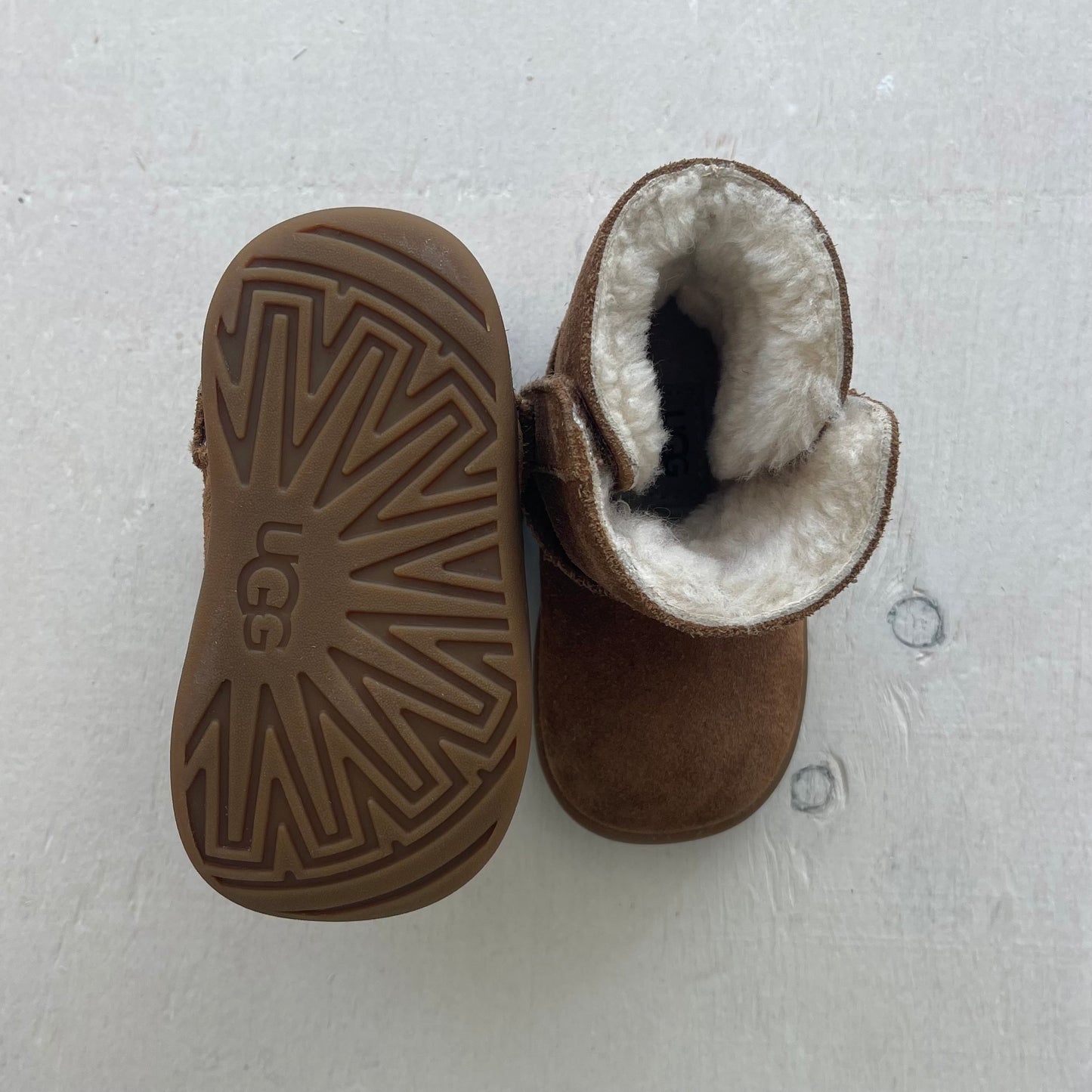 Bottes suède et laine Keelan 4-5US, par UGG