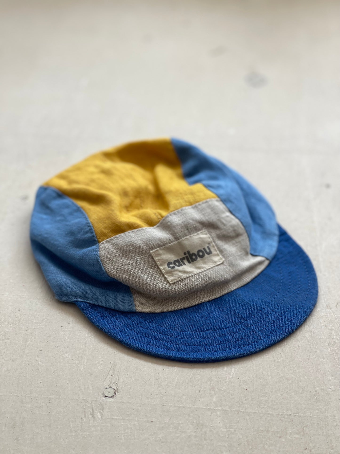 Casquette en lin 4-18M, par Studio Caribou