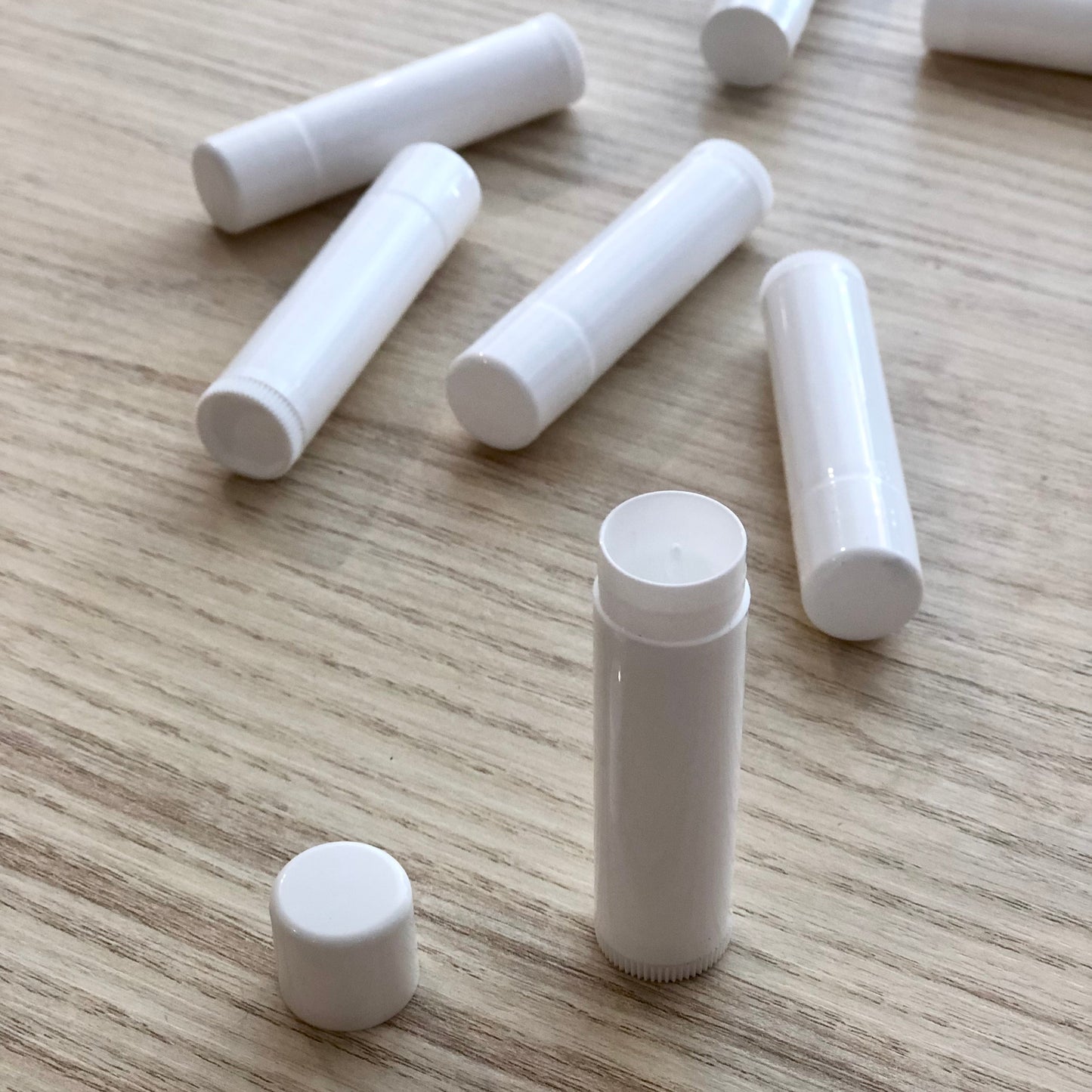 Tube en plastique pour baume à lèvres - Blanc