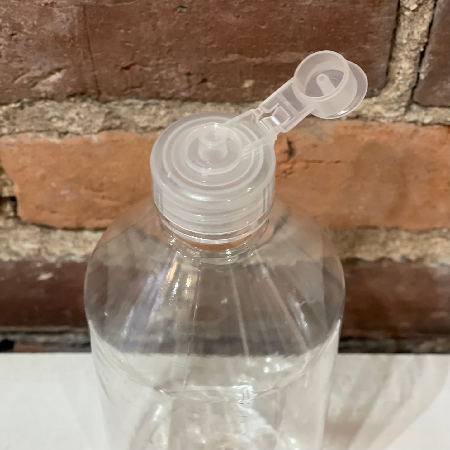 Bouteille en plastique avec bouchon snap