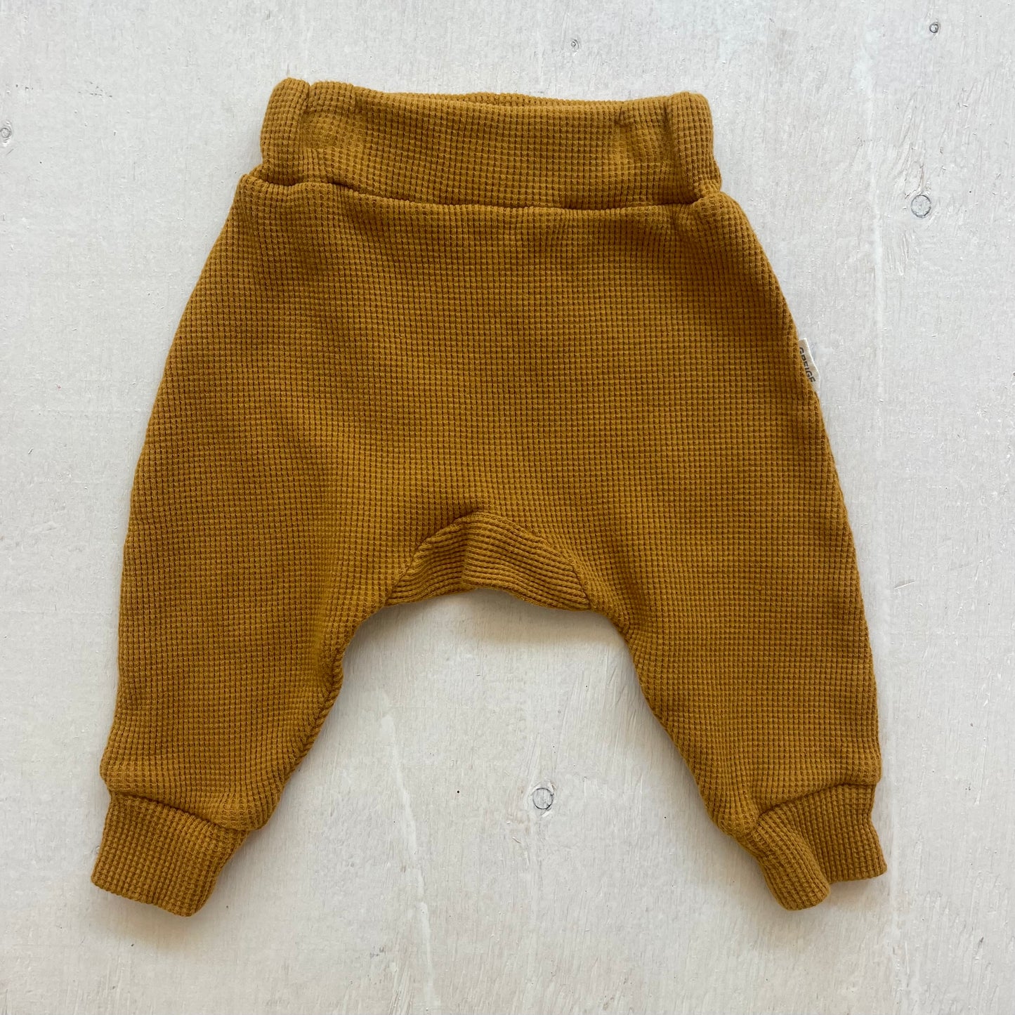 Pantalons harem 6-9M, par Greige