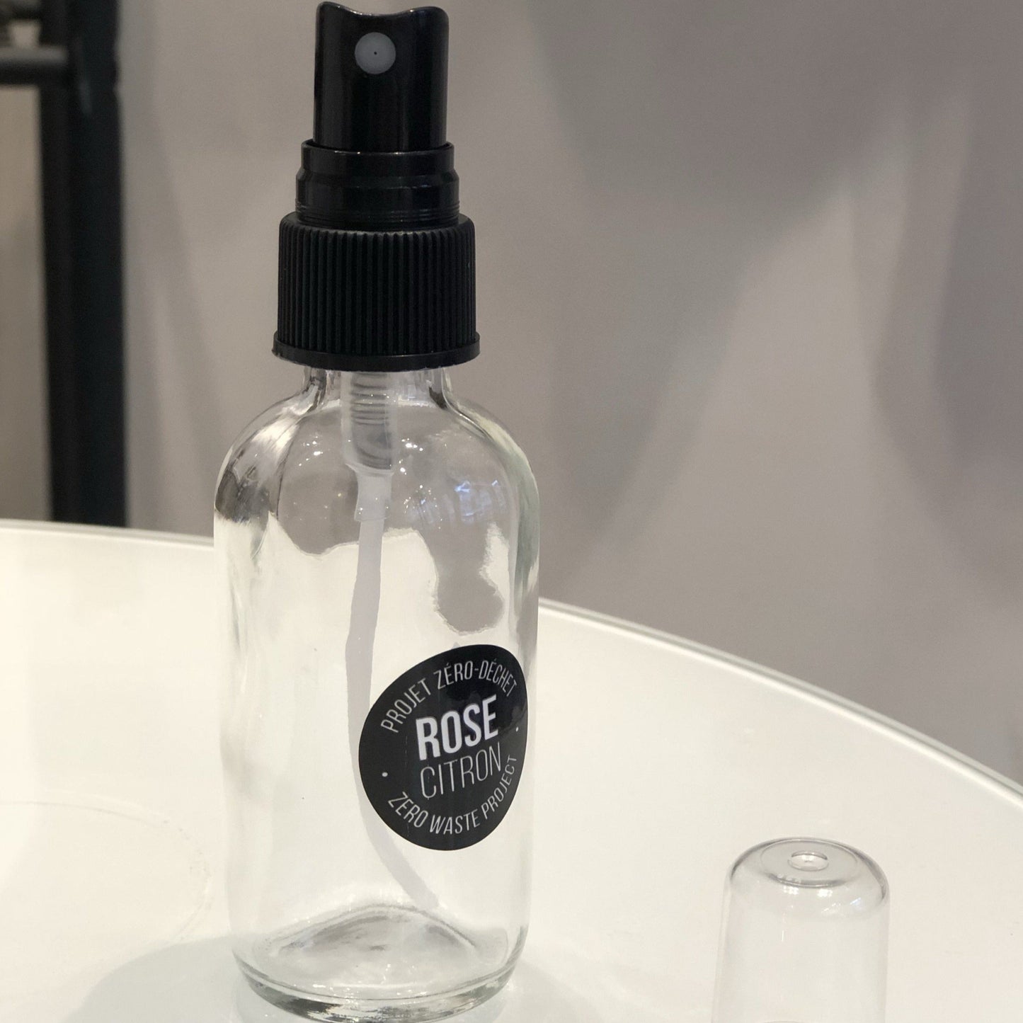 Bouteille en verre avec vaporisateur