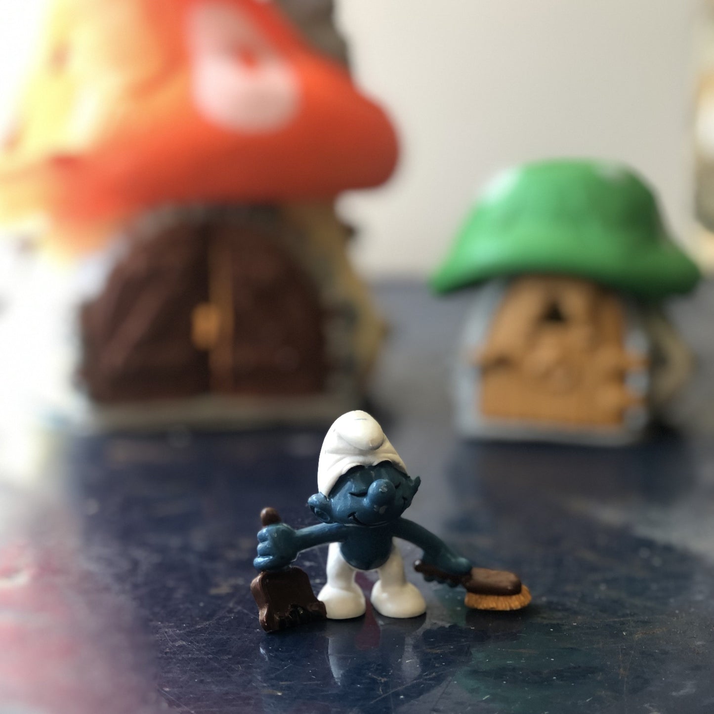 Schtroumpf avec balai brosse, 1984