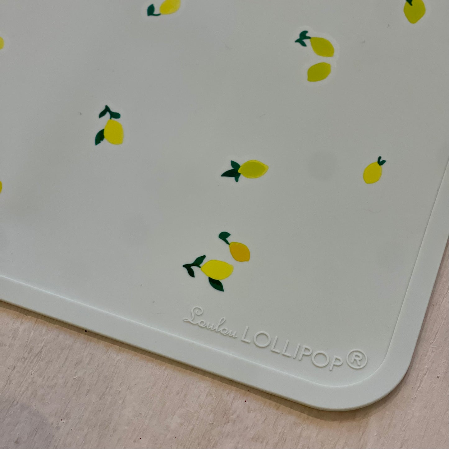 Napperon en silicone, par Loulou Lollipop