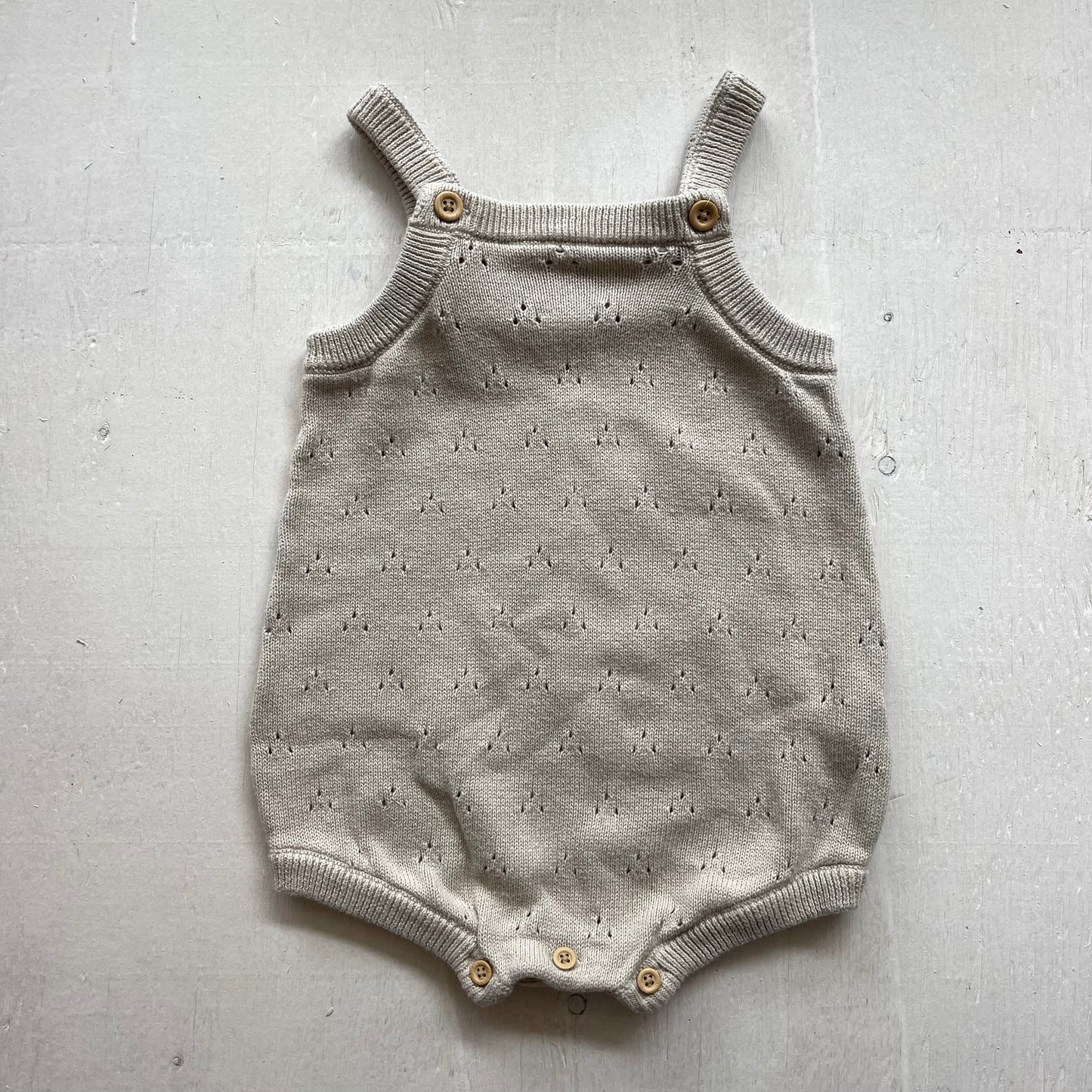 Barboteuse en tricot 9M, par Little Planet