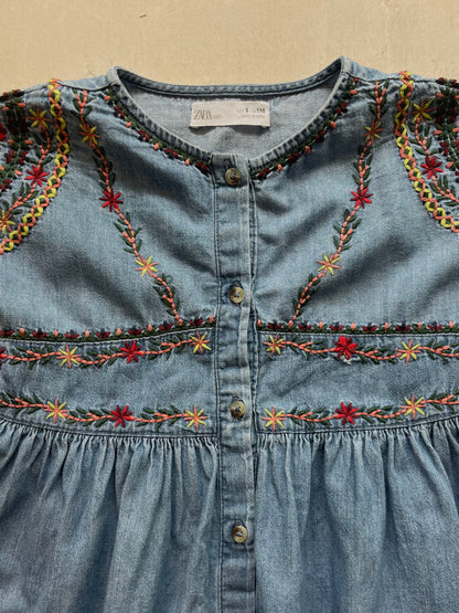 Robe broderies 5Y, par Zara