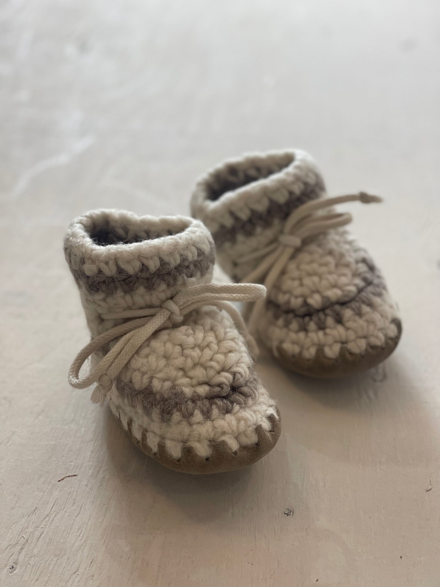 Pantoufles en laine et cuir 13 cm