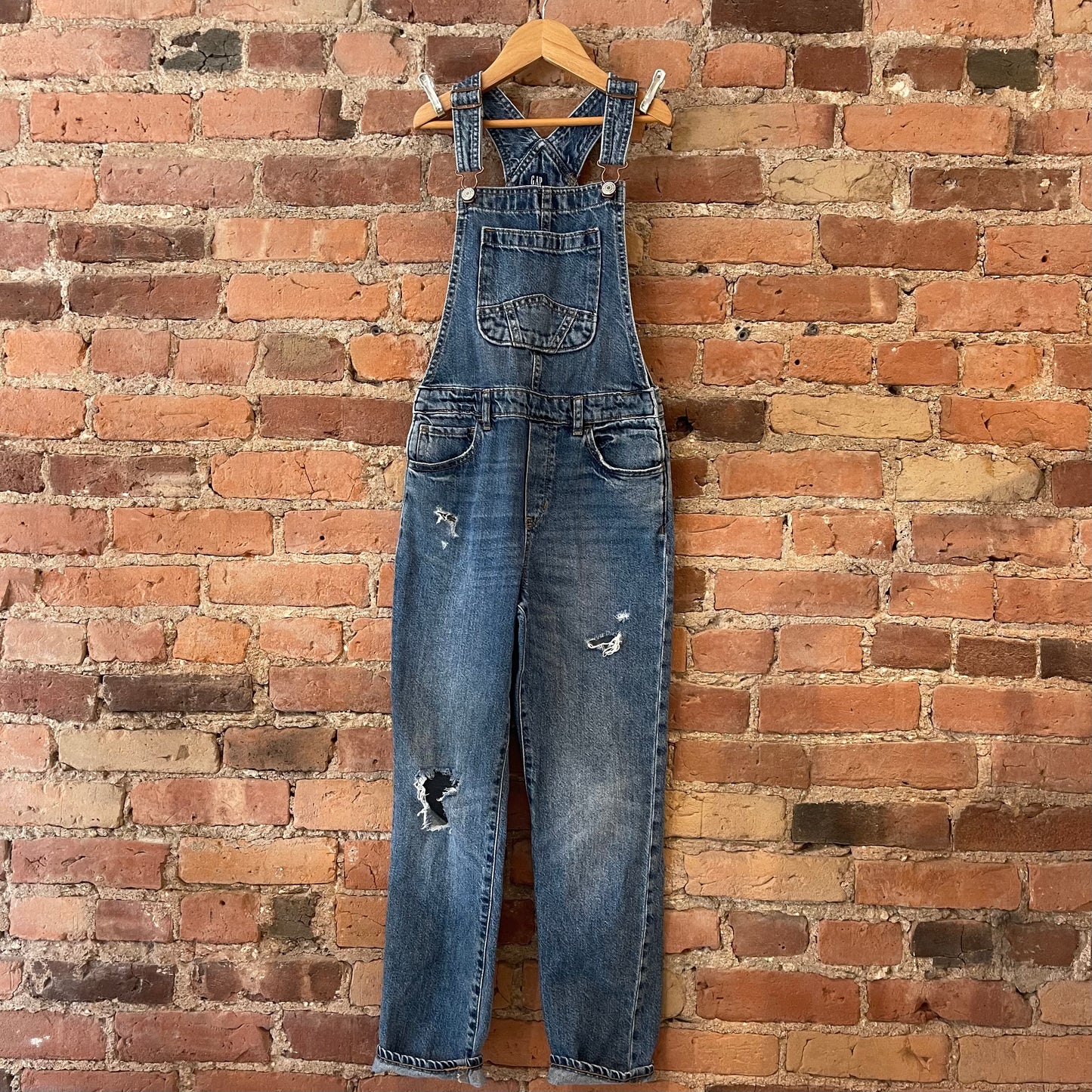 Salopette en denim 10-11Y, par Gap