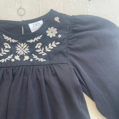 Haut broderies 6-7Y, par Zara