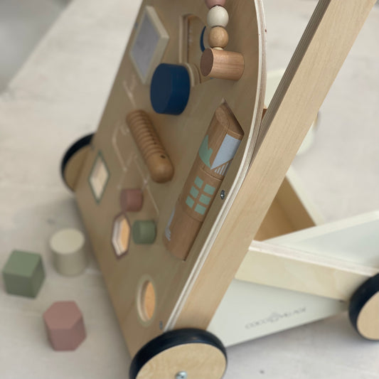 Marcheur d'activités en bois, par Coco village