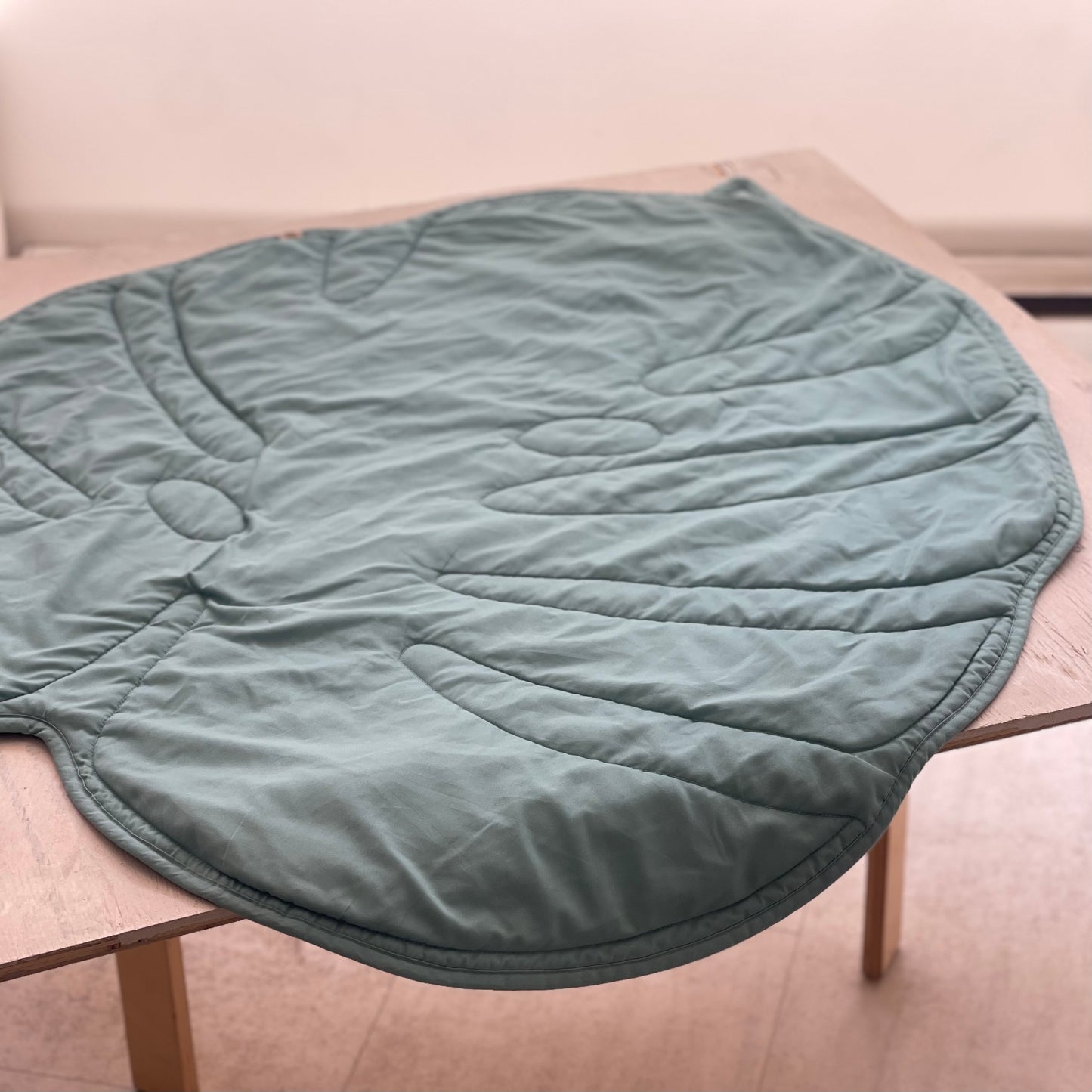 Tapis de jeu Feuille, par Piccolo Bambino