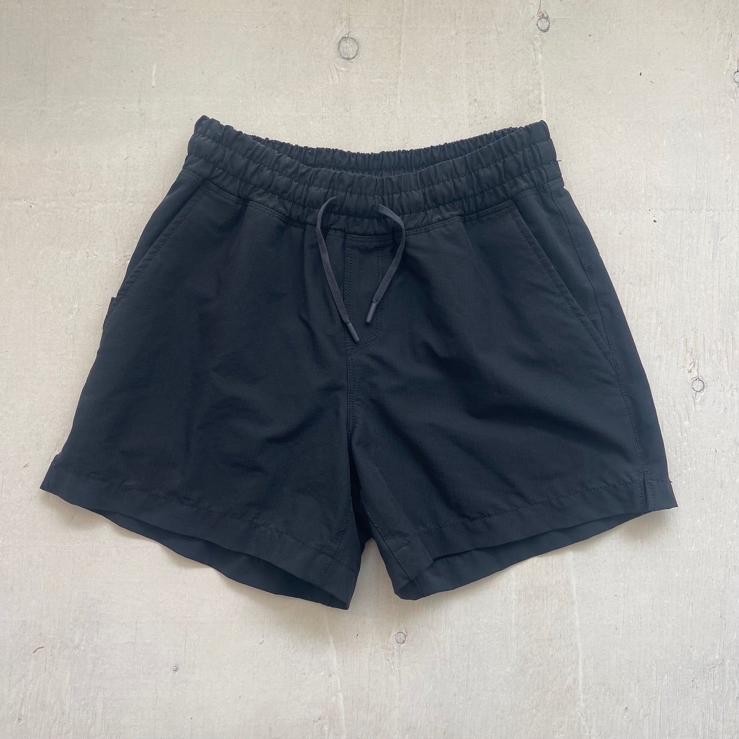 Shorts 12Y, par MEC