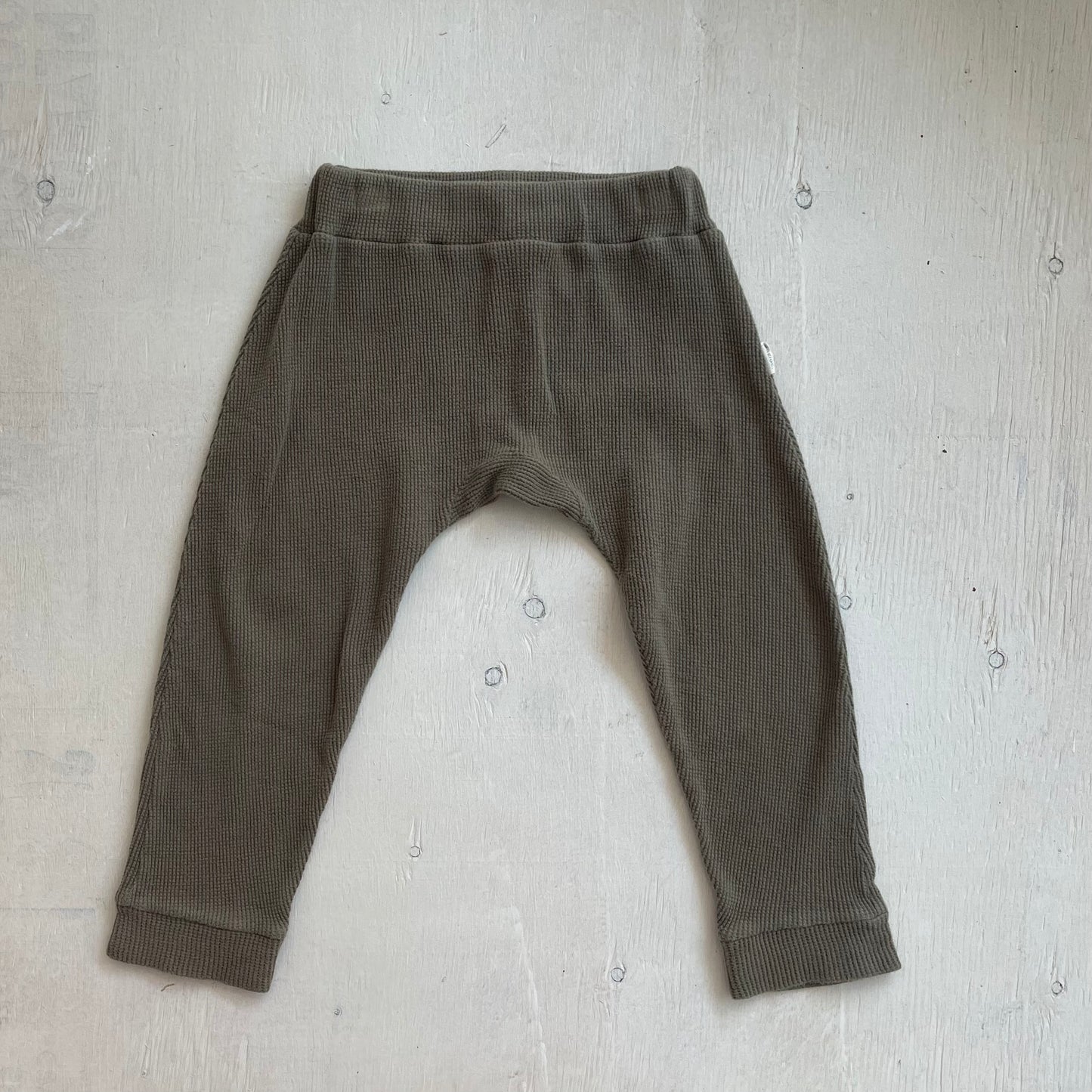 Pantalons harem 4Y, par Greige