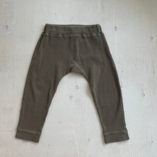 Pantalons harem 4Y, par Greige