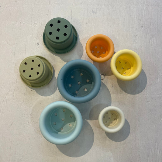 Gobelets à empiler, par Coco village