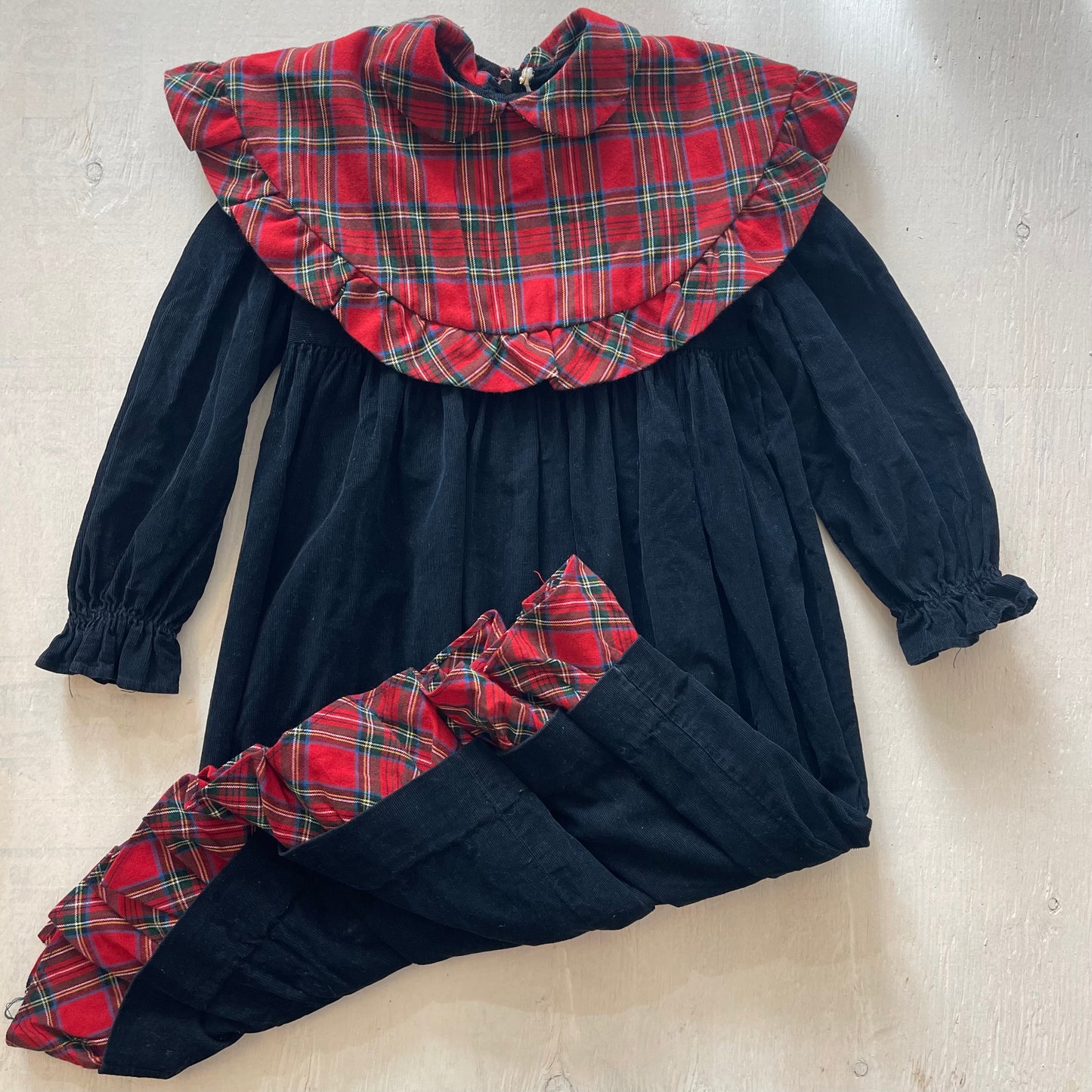 Robe en velours côtelé 7Y, par Evansport