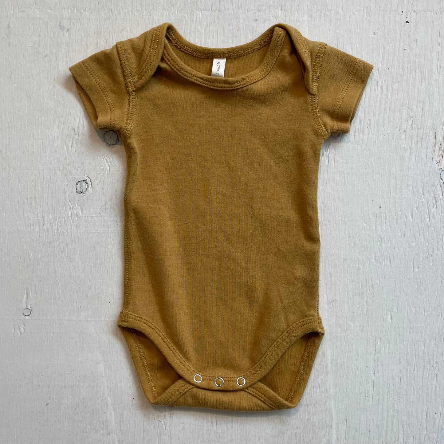 Cache-couche 0-3M, par Quincy Mae