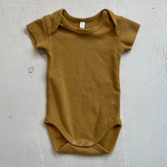 Cache-couche 0-3M, par Quincy Mae