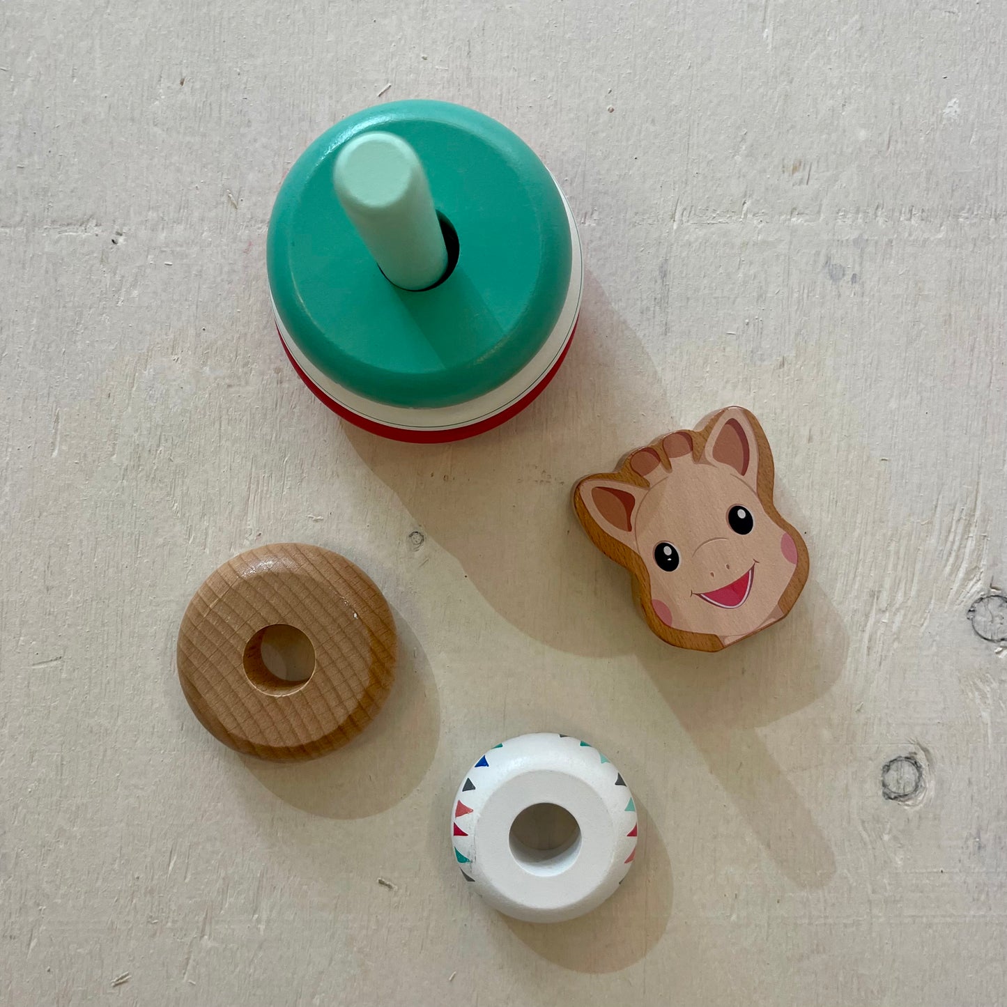 Tour empilable en bois Sophie la girafe, par Janod