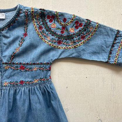 Robe broderies 5Y, par Zara