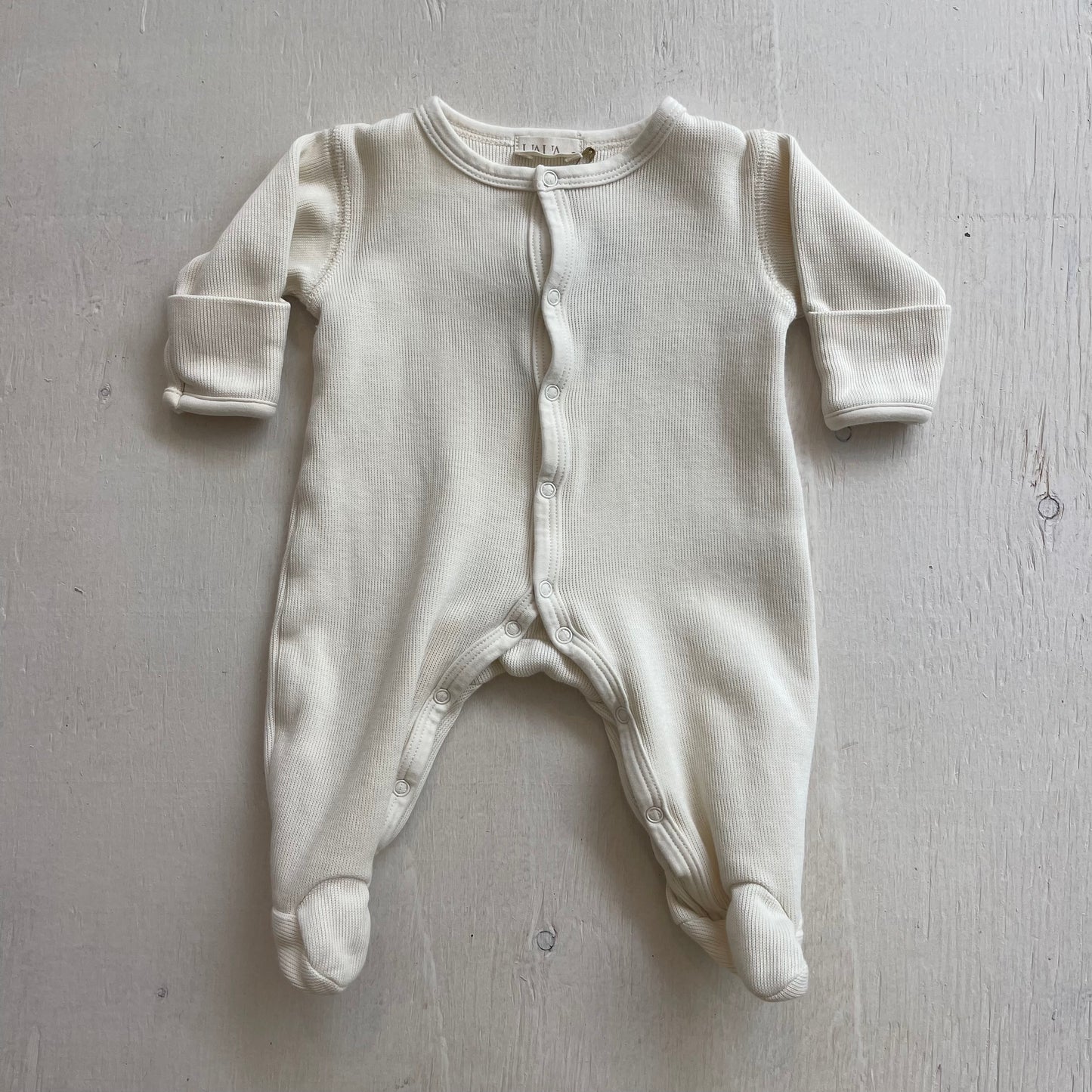 Pyjama à pattes NB, par Uaua