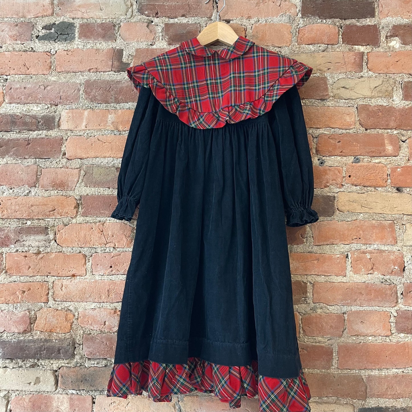 Robe en velours côtelé 7Y, par Evansport