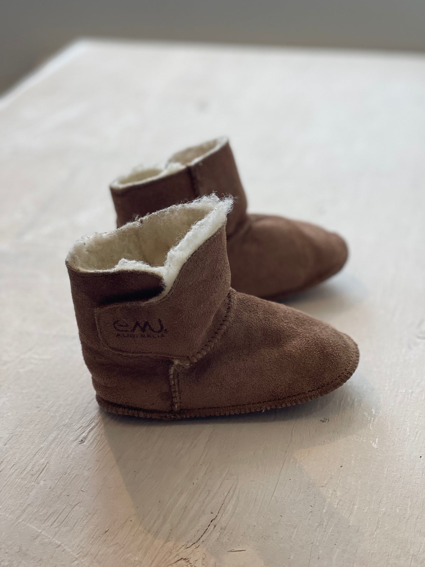 Bottes suède et laine 12-18M, par Emu Australia