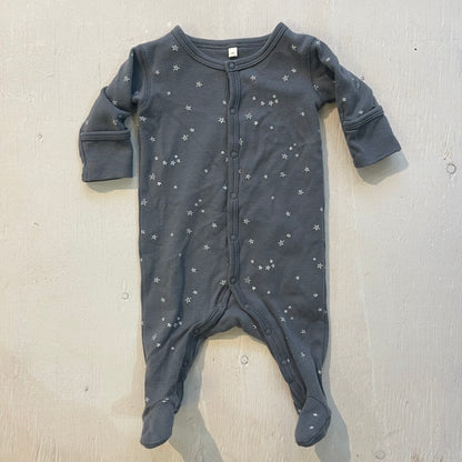 Pyjama NB, par Quincy Mae