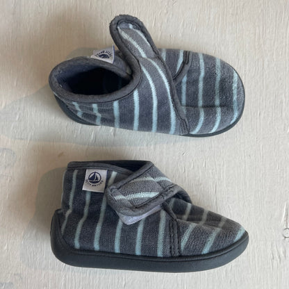 Pantoufles velours 4US, par Petit bateau