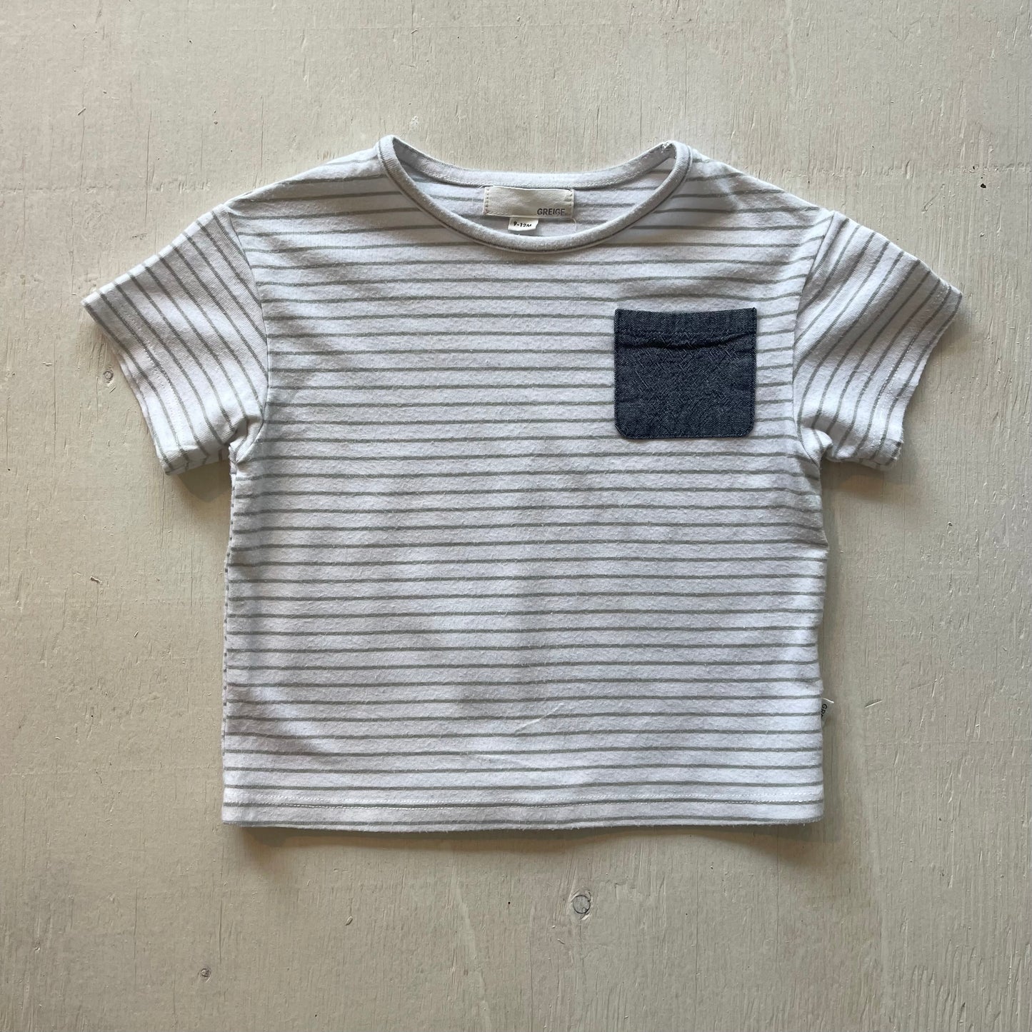 T-Shirt 9-12M, par Greige